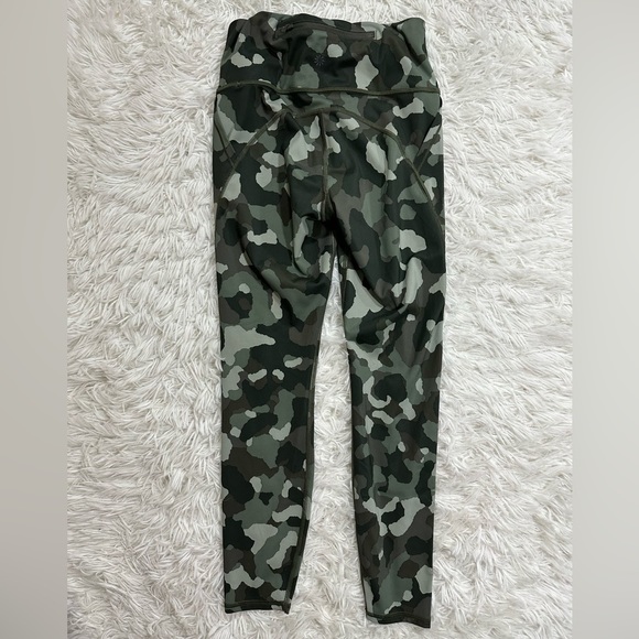 Athleta Lightning Camo 7/8 Tight Leggings in SuperSonic Green Camo Size XS - Picture 5 of 10